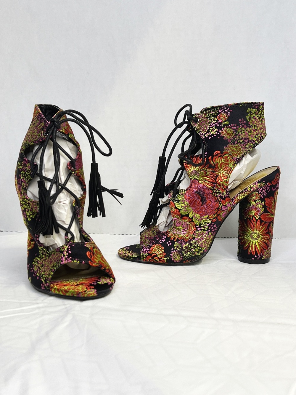 Lace-Up Black Floral Embroidered Tapestry High Heel Sandals Size 6.5 - 7